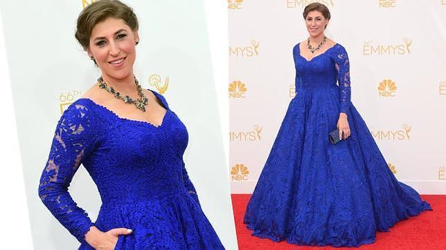 Mayim Bialik con un look poco acertado en el «photocall» de los Emmy