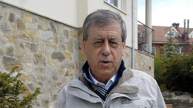 El eurodiputado, Francisco Sosa Wagner, en su residencia