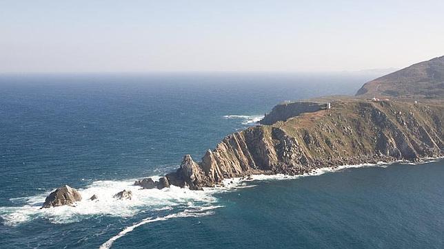 Domina los acantilados más septentrionales de la Península Ibérica