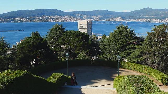 Vigo y la ría a los pies del monte