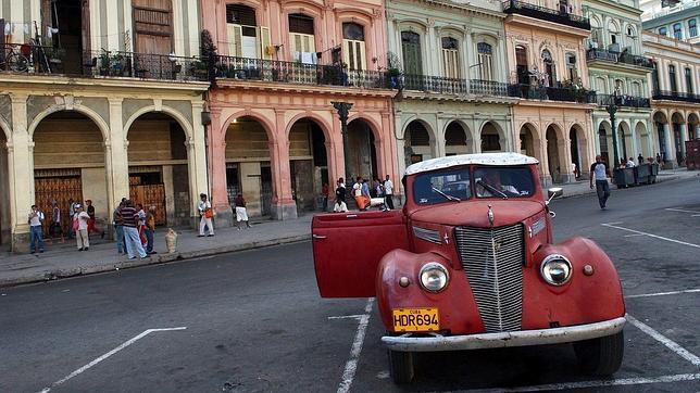 Un taxi en las calles de La Habana