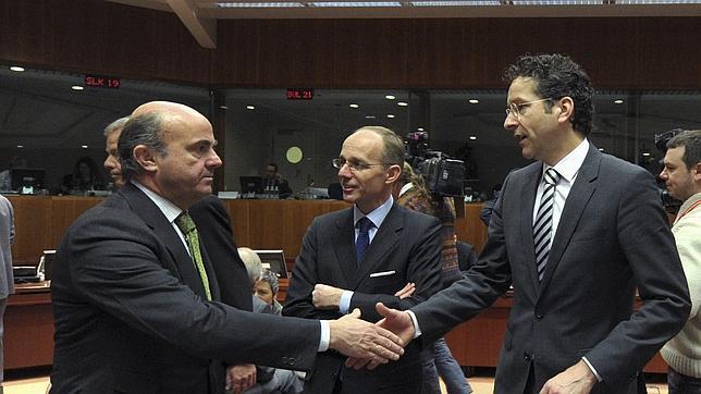 Dijsselbloem buscará «muy probablemente» la reelección en el Eurogrupo, lo que bloquearía a De Guindos