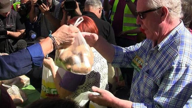 Fruta y verdura gratis contra el veto ruso