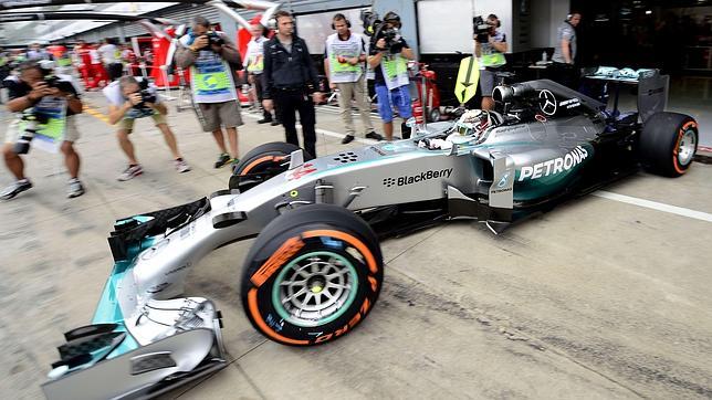 Hamilton domina la primera sesión libre en Monza