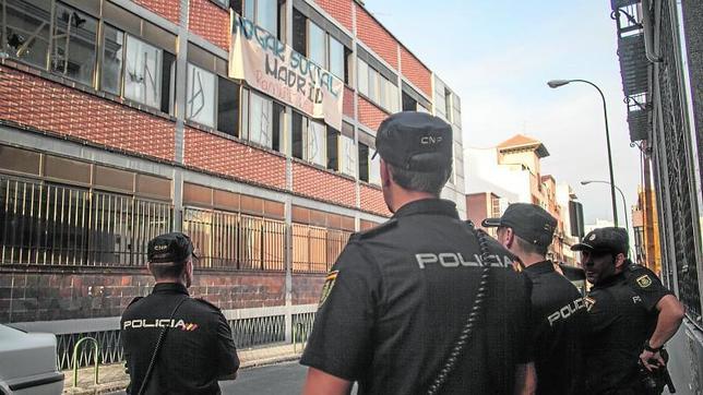 Nuevo altercado entre ultras de distinto signo de dos casas okupas en Tetuán