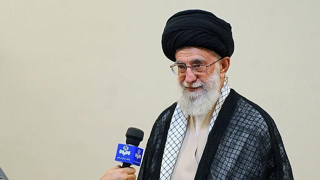 El líder supremo de Irán, Alí Jameneí, operado con éxito de la próstata