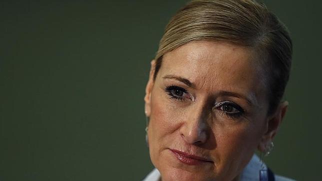 Cifuentes aconseja a los padres que no dejen a sus hijos ir solos al colegio