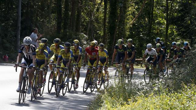 Directo: Aru gana en Castrove y Froome recorta segundos con Valverde y Contador