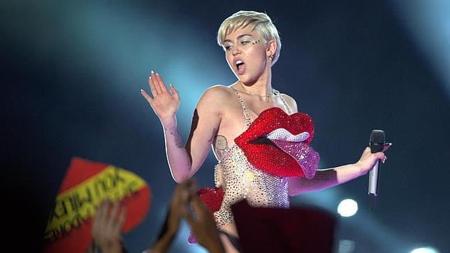 Miley Cyrus y Douglas Booth, ¿juntos?