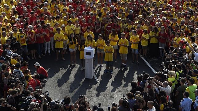 El Gobierno cifra en 520.000 los participantes en la «V» y la Guardia Urbana en 1,8 millones