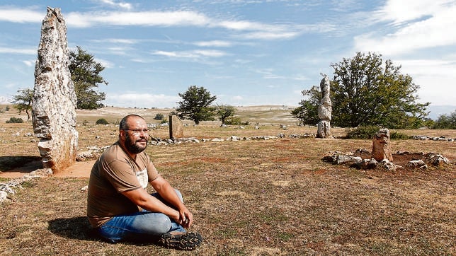 Javier Armentia, director del Planetario de Pamplona: «Seguimos tan supersticiosos como hace 3.000 años»