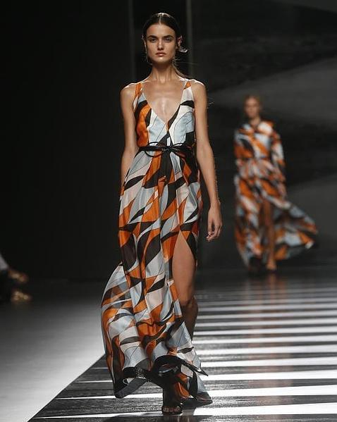 El triunfal aire geométrico de Juanjo Oliva