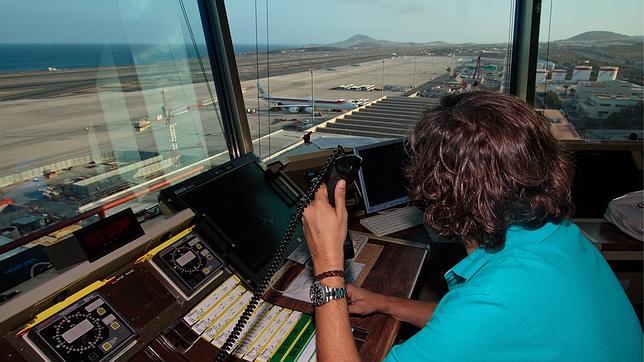 Los controladores amenazan con paros en octubre si la negociación con AENA no avanza