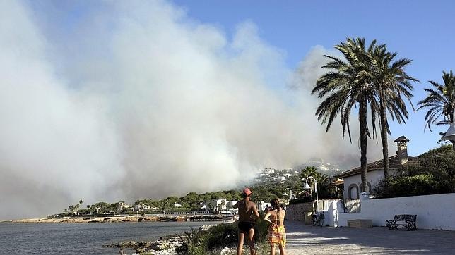 «El incendio del Montgó es un crimen a la naturaleza», según una residente