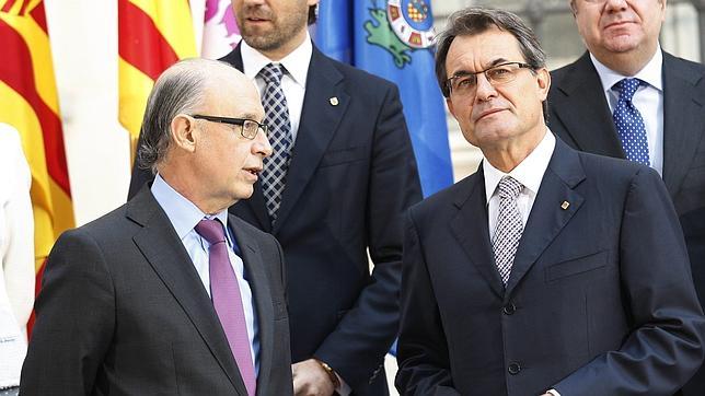 Cataluña se ahorrará 1.745 millones en 2015 por las nuevas medidas de financiación del FLA