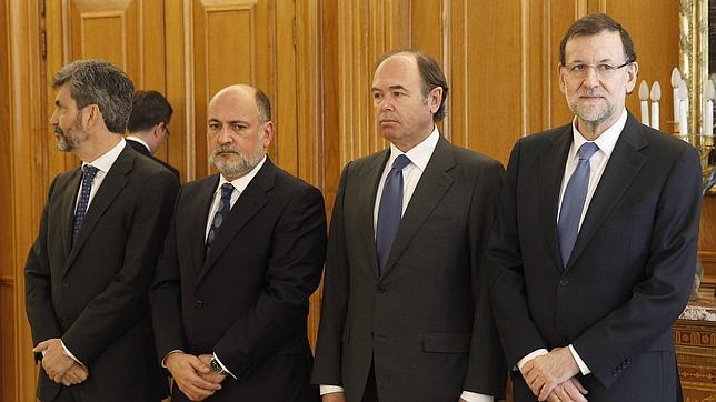Rajoy (d), Pio García-Escudero (2d)Pérez de los Cobos (2i), y Lesmes (i) en la toma de posesión de Enríquez
