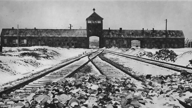 Acusan a un exguardia de Auschwitz de ser cómplice de 300.000 asesinatos