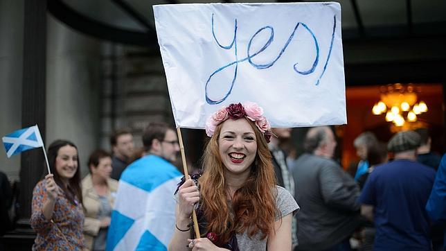 Una manifestante a favor del «sí»