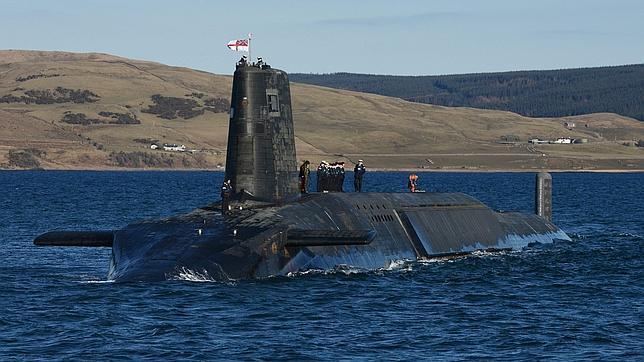 Submarino británico en aguas escocesas