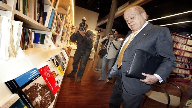 Imagen tomada en 2006 de una visita de Jordi Pujol a la sede de ACPV cuya hipoteca paga el Gobierno catalán