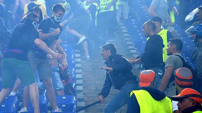 Graves enfrentamientos entre hinchas durante el Roma-CSKA de Moscú