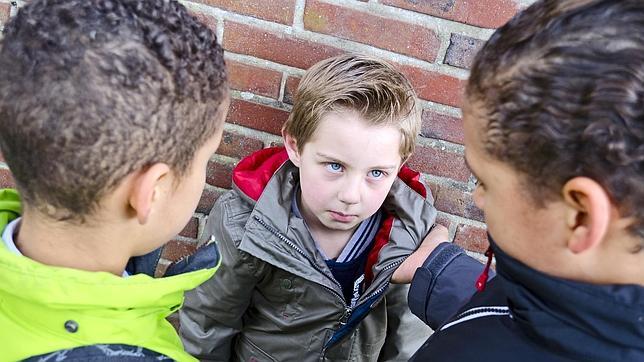 Mi hijo adolescente sufre acoso escolar. ¿Qué hago?