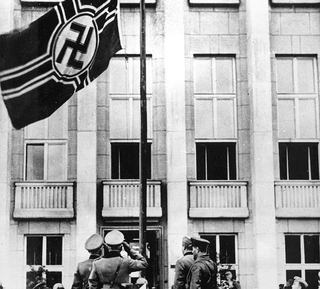 Las tropas de Hitler y las soviéticas se encuentran en la ciudad polaca de Brest-Litovsk