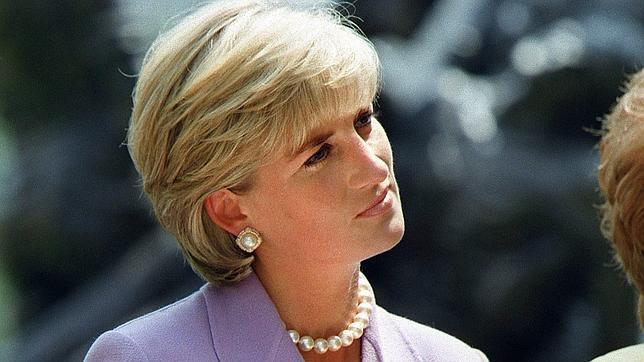 Un nuevo libro habla del triángulo amoroso entre Lady Di, Carlos de Inglaterra y Camilla Parker