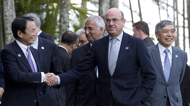 De Guindos afirma que España no es «inmune» a la desaceleración de la Eurozona