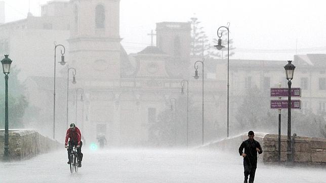 Las lluvias obligan a suspender las clases en dos colegios de l'Eliana y Nàquera