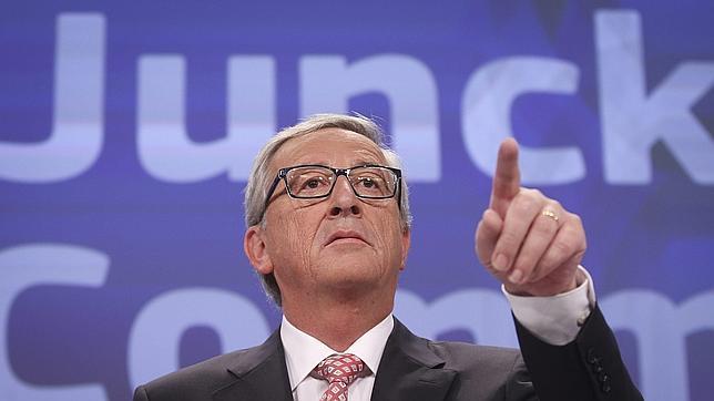 Los eurodiputados buscan una «víctima» en el equipo de Juncker