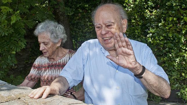 Jordi Pujol, con su esposa Marta Ferrusola en el municipio gerundense de Queralbs
