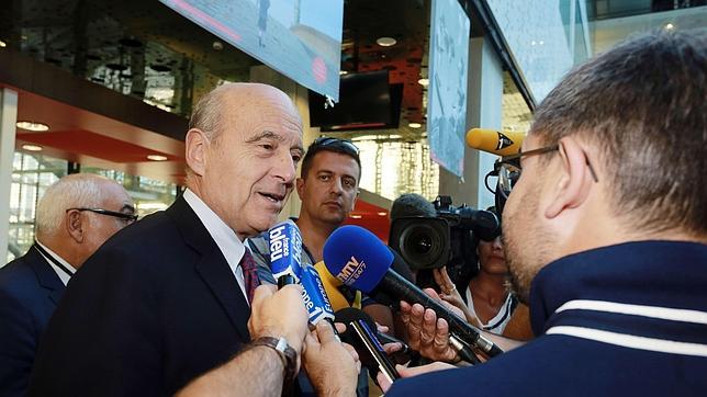 Juppé disputará a Sarkozy la «corona» de la derecha francesa
