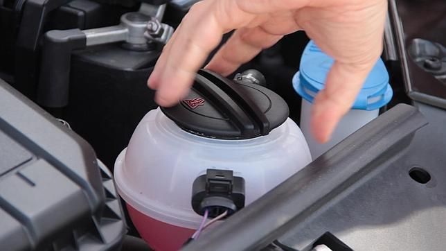 Cómo se revisan los niveles del coche
