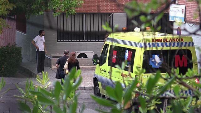 Pacientes del Carlos III: «La otra vez no pasó nada y esta vez tampoco ocurrirá»