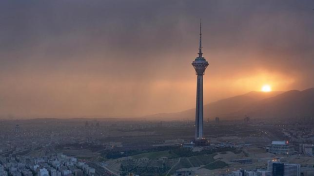 Una torre de telecomunicaciones en Teherán