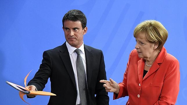 Merkel felicita a Valls por el éxito del «exigente y ambicioso» paquete de reformas