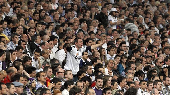 El Bernabéu vive el partido del cambio