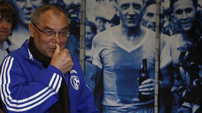 Magath se defiende: «Mencioné que podía probar a untarse yogur en la rodilla»