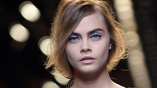 Cara Delevingne: «Tener amigos es complicado porque los chicos sólo buscan sexo»