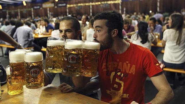 Cada madrileño bebió una media de 19 litros de cerveza en 2013