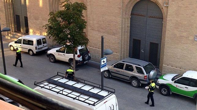 Cascada de multas a los coches oficiales de Zaragoza por aparcar en zona prohibida