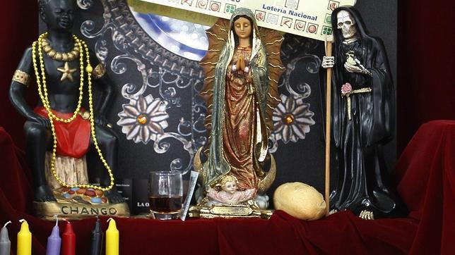 El particular altar instalado en la administración de lotería de Alcorcón La Mexicana en 2010