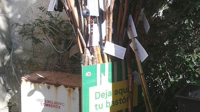 Los bastones de los peregrinos del Camino se convierten en obra de arte