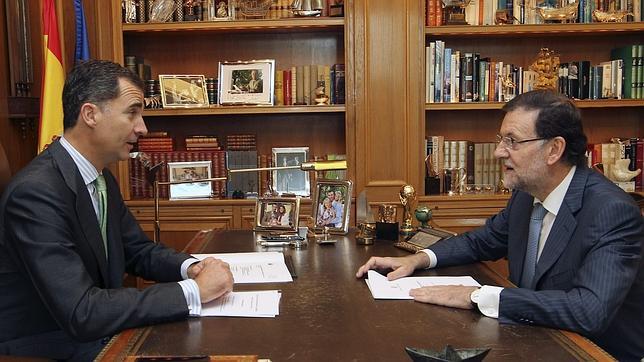 Felipe VI reunido en el Palacio de la Zarzuela con el presidente del Gobierno, Mariano Rajoy