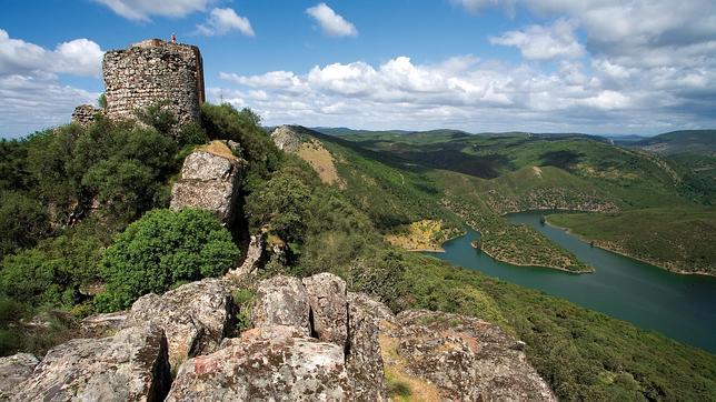 El Castillo de Monfragüe domina la zona oeste del parque nacional