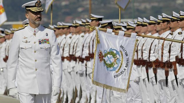 El Rey se reencuentra con sus compañeros de la Escuela Militar de Marín