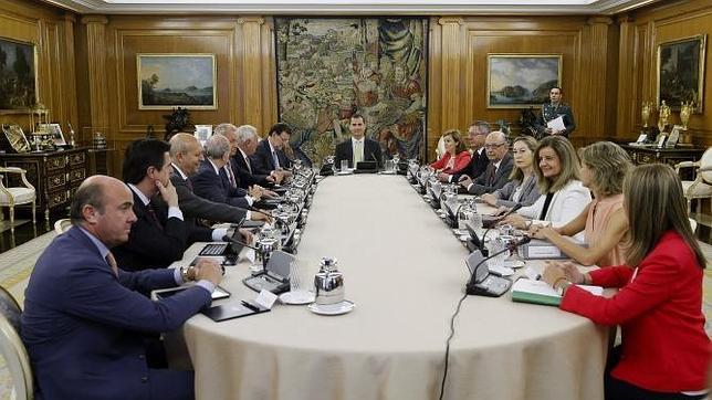 El Rey preside una reunión del Consejo de Ministros, celebrada en el Palacio de la Zarzuela