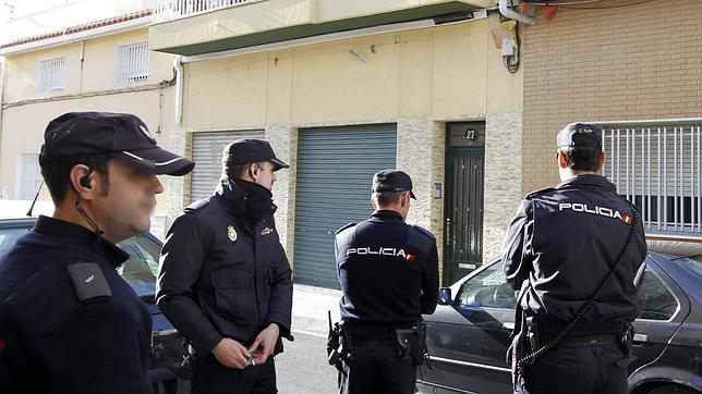 Cuatro agentes de Policía Nacional en servicio