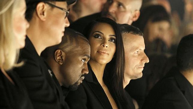 Kim Kardashian y Kanye West en el Front Row de París